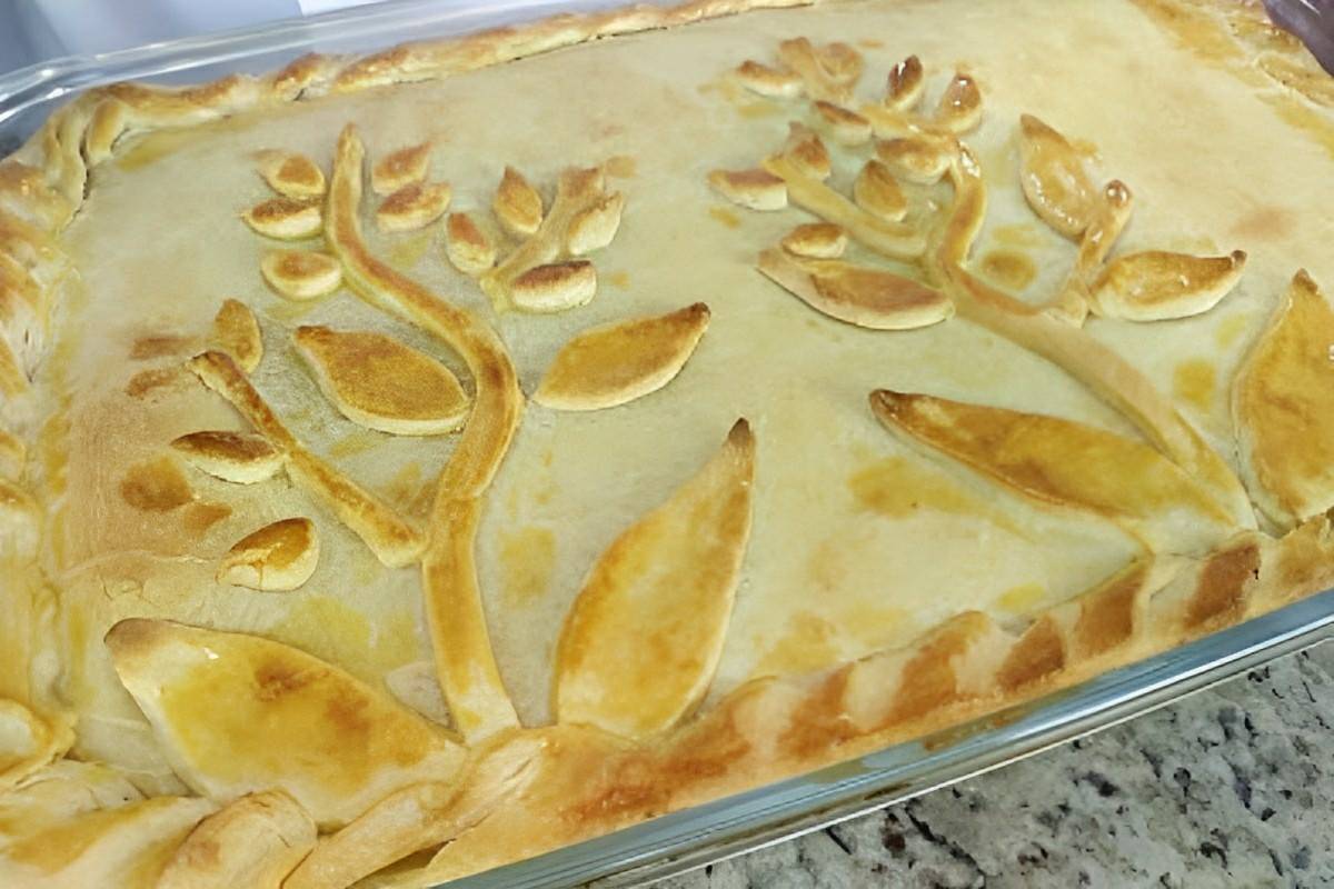 Torta de camarão massa de creme de leite e recheio cremoso perfeita