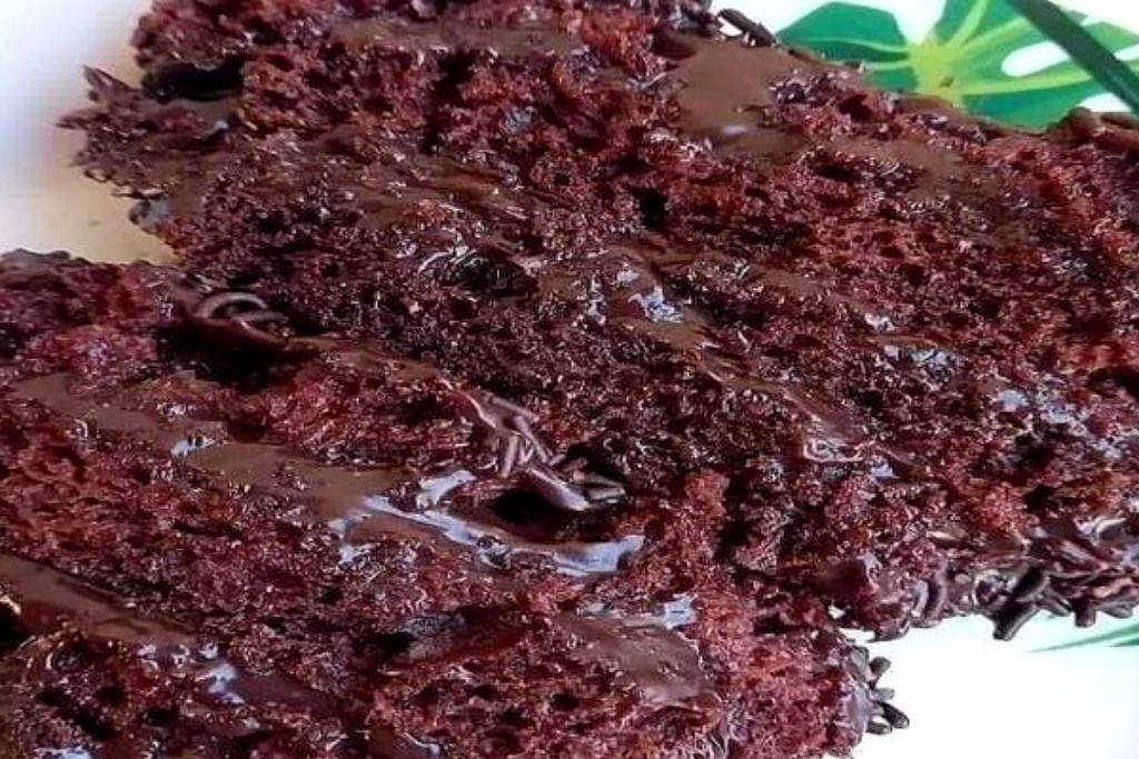 Bolo bem chocolatudo, pra quem não conhece a a perfeição é esse bolo