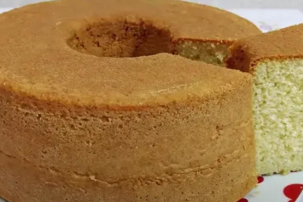 Bolo de água fica delicioso, é ideal para quem tem intolerância à lactose