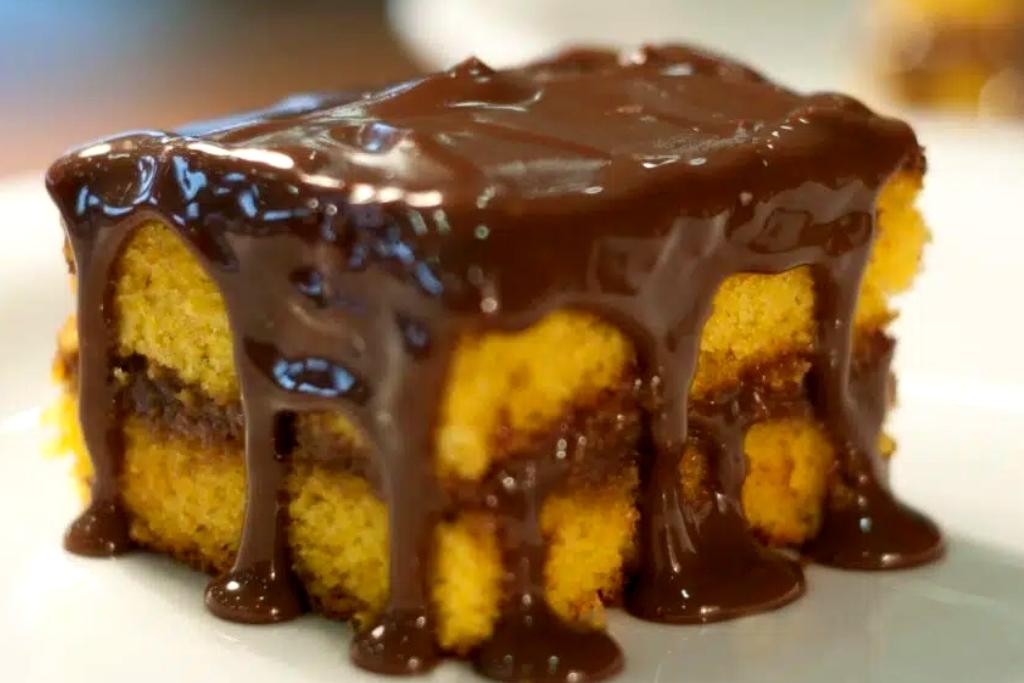 Bolo de cenoura com cobertura de chocolate, receita guardada a 7 chaves